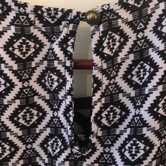 Maurice’s Sleeveless Top Aztec Print Knitted Yoke - Picture 6 of 7